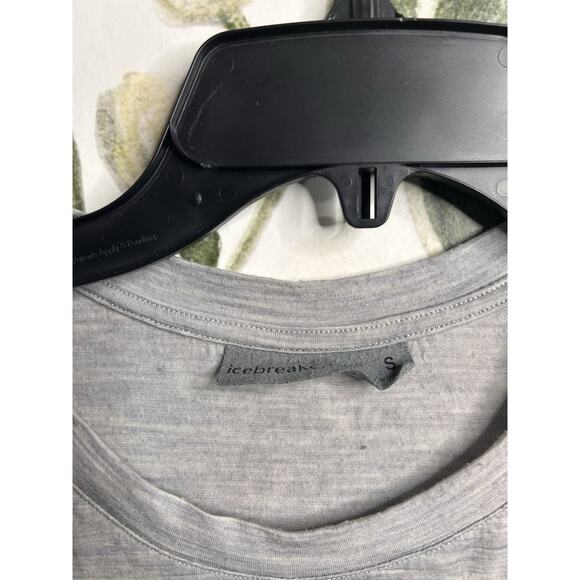 Ice Breaker Womens Small Gray Wool Blend Short Sleeve Shirt - Picture 4 of 6